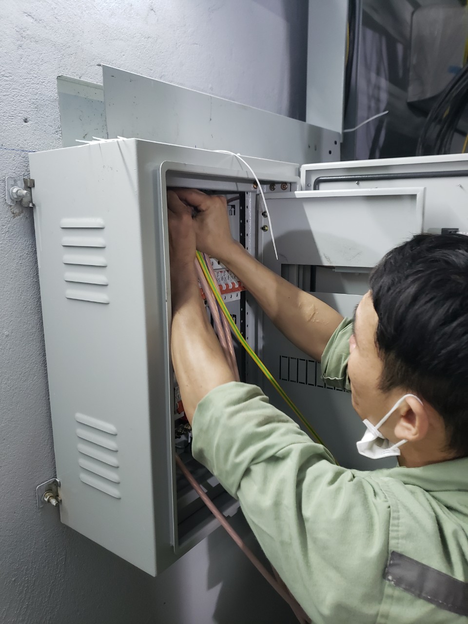 Cung ứng nhân lực thi công lắp đặt hệ thống cơ điện công trình