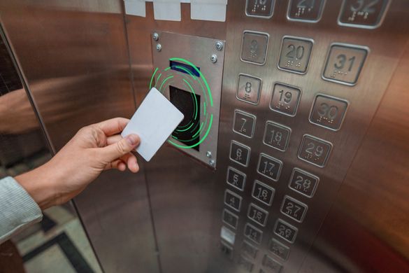 Giải pháp kiểm soát thang máy thông minh, hiệu quả